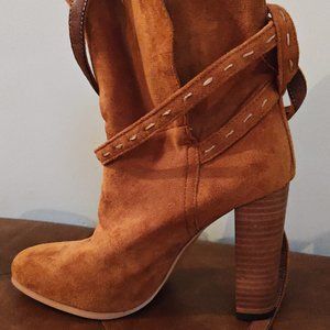 Suede, size 6, never worn